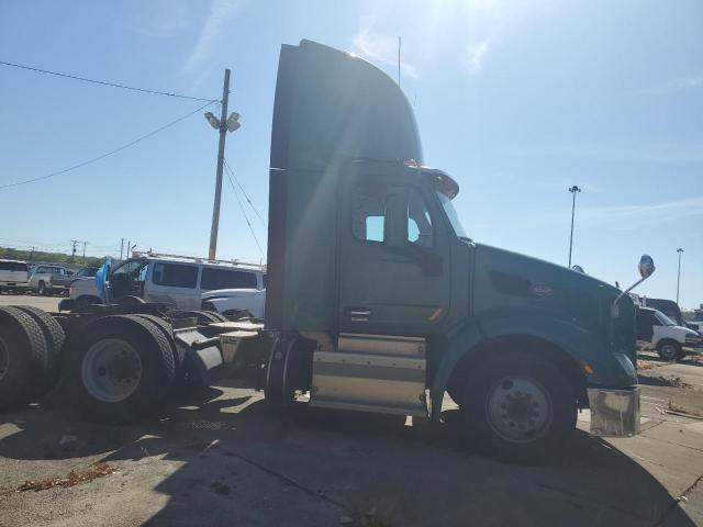  Salvage Peterbilt 579