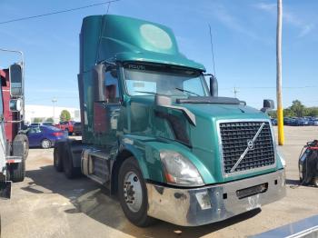 Salvage Volvo Vn