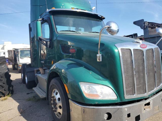  Salvage Peterbilt 579