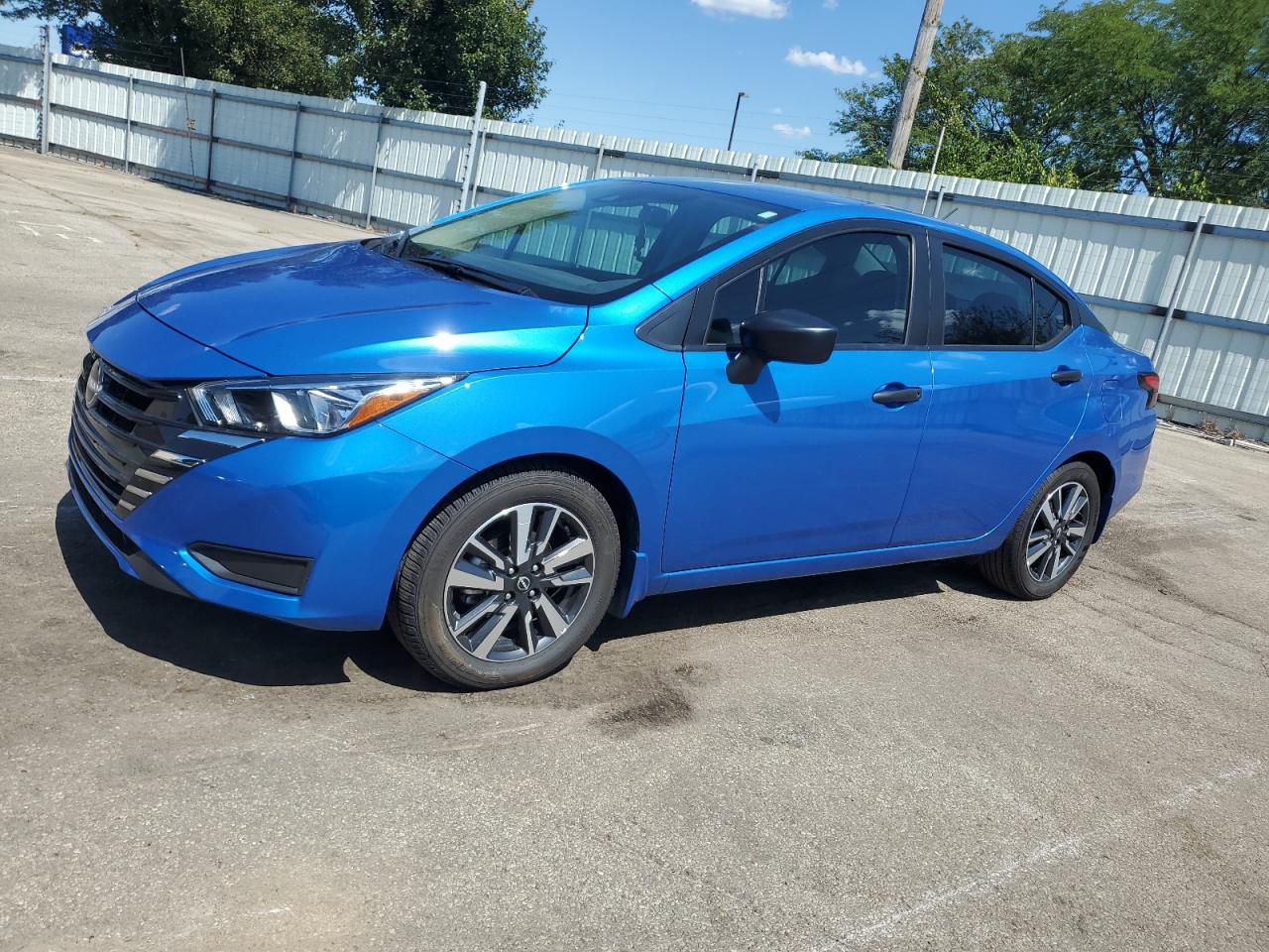 Nissan Versa S Image 1