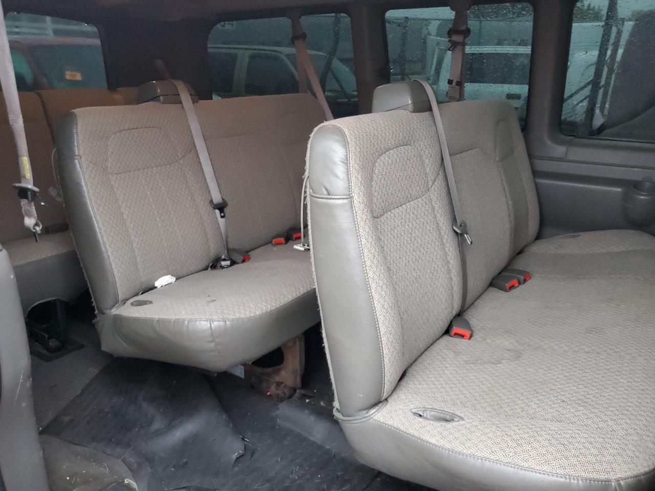 Chevrolet Express Lt Image 9