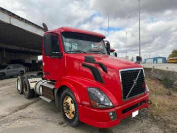  Salvage Volvo Vn
