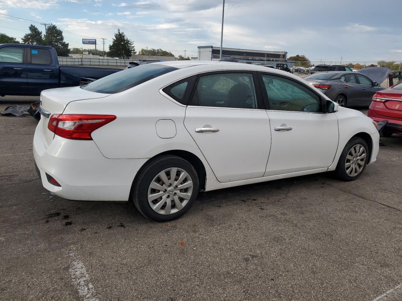 Nissan Sentra S Image 2