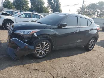  Salvage Nissan Kicks