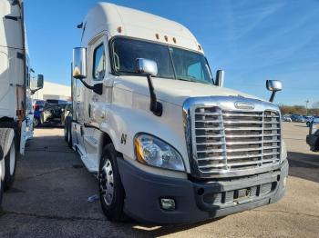  Salvage Freightliner Cascadia 1