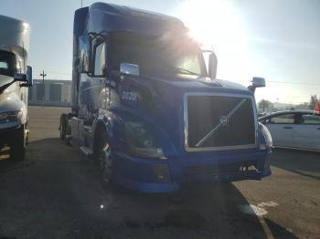  Salvage Volvo Vnl