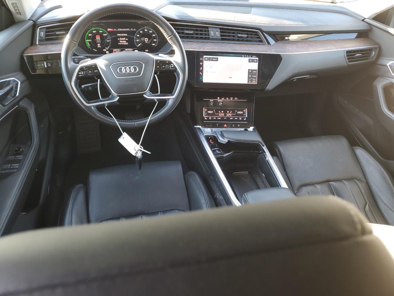 Audi e-tron Prestige Image 11