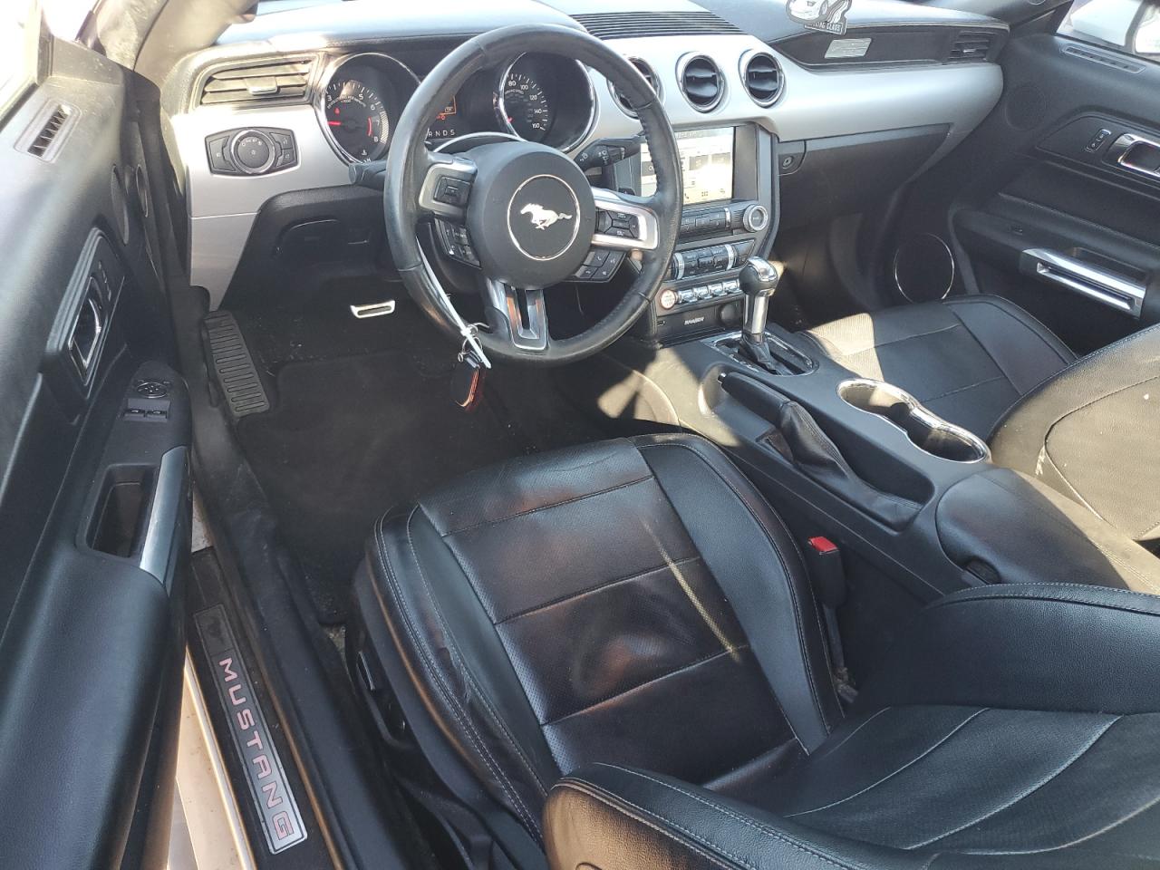 Ford Mustang Image 12