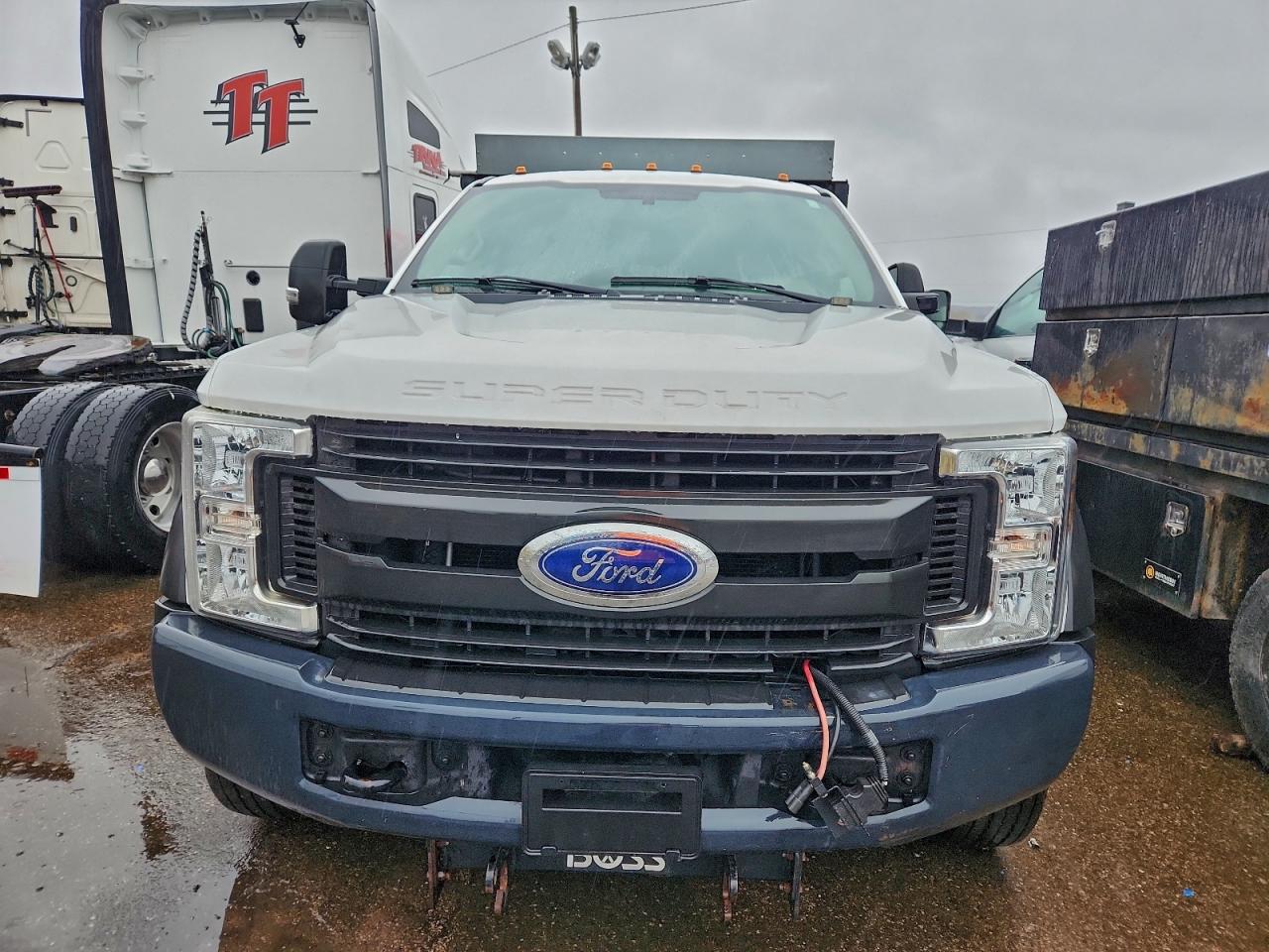 Ford F-450 Super Duty Image 3