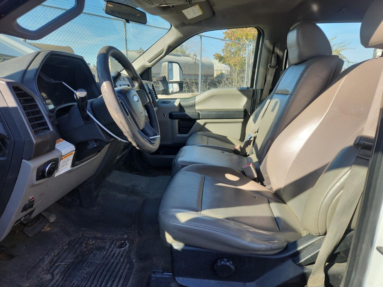 Ford F-450 Super Duty Image 7