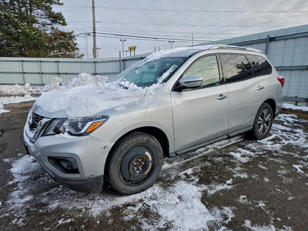 Nissan Pathfinder Sv Image 1