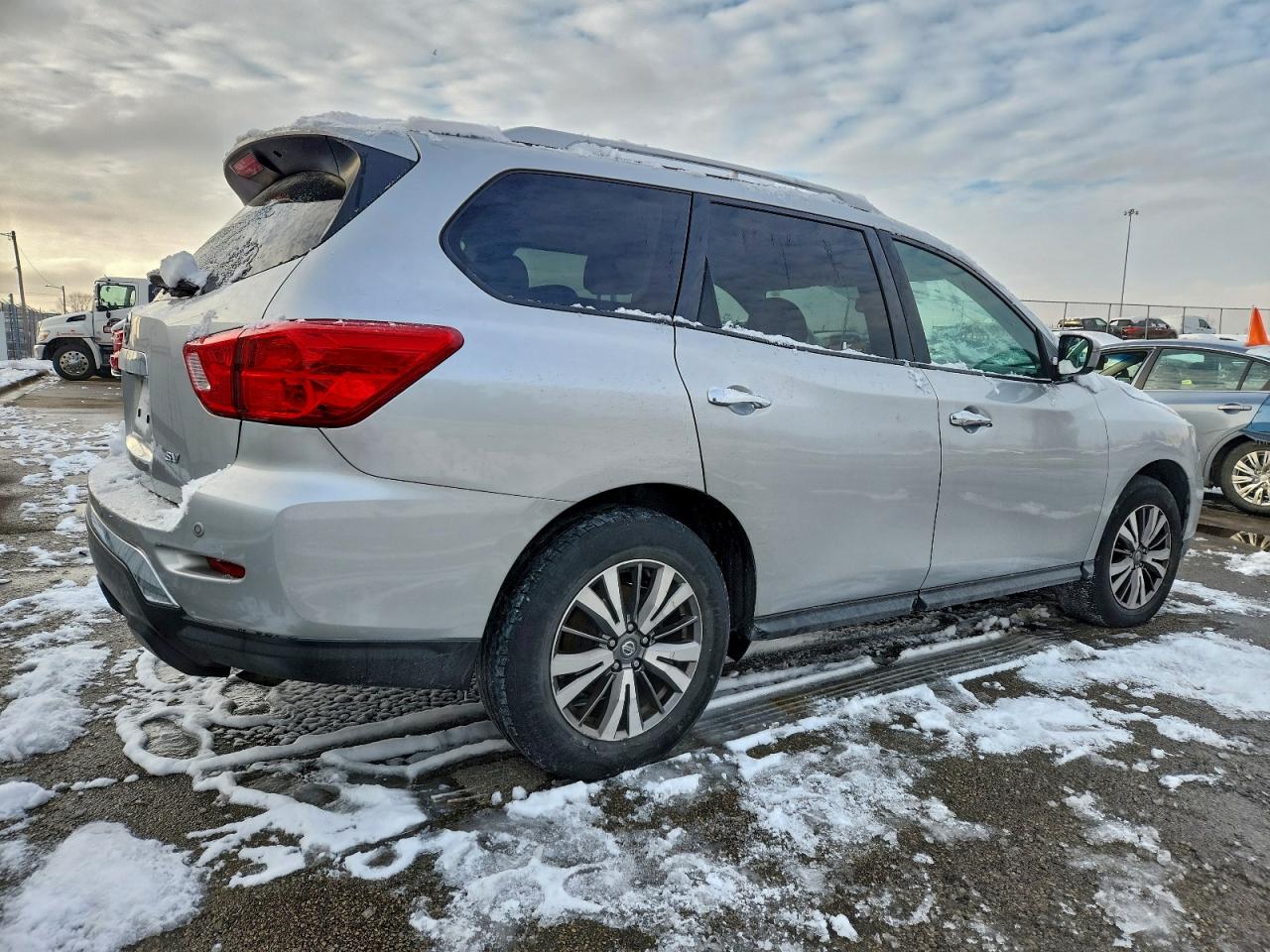 Nissan Pathfinder Sv Image 3