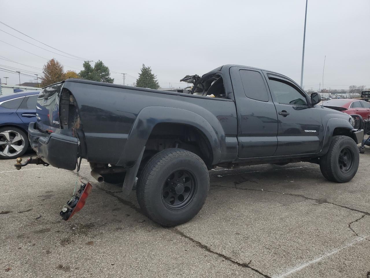 Toyota Tacoma Access Cab Image 11