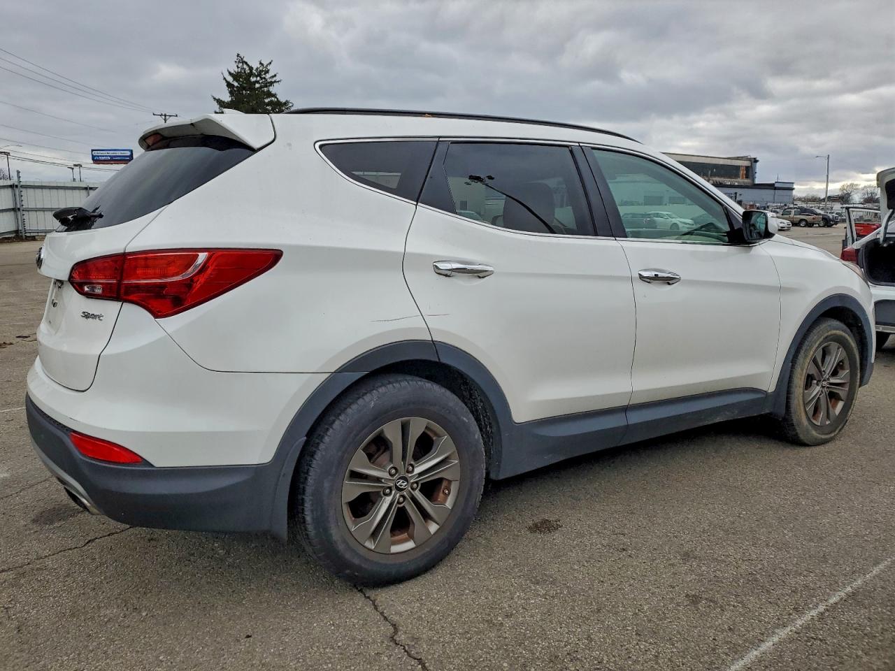Hyundai SANTA FE Image 2