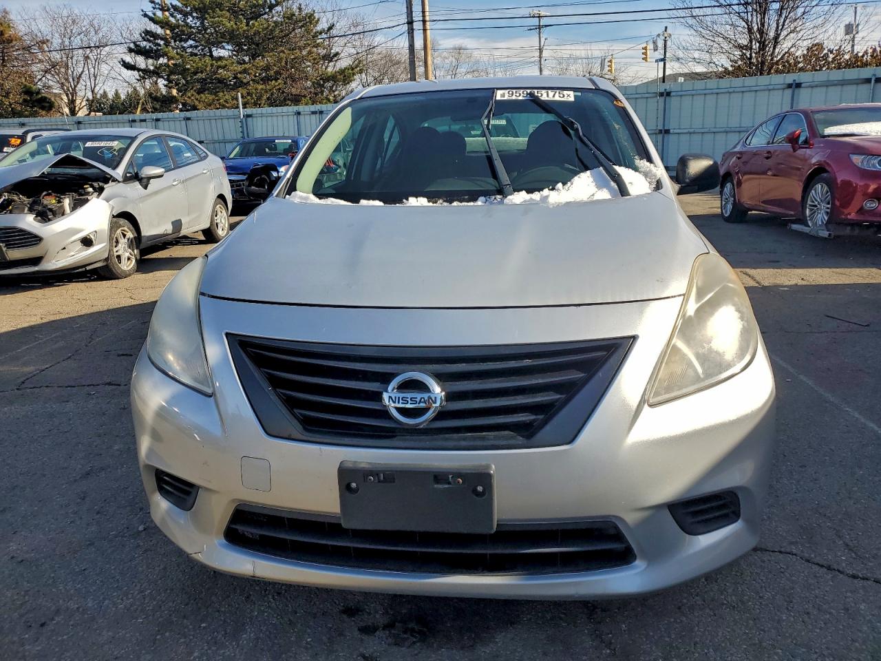Nissan Versa S Image 5