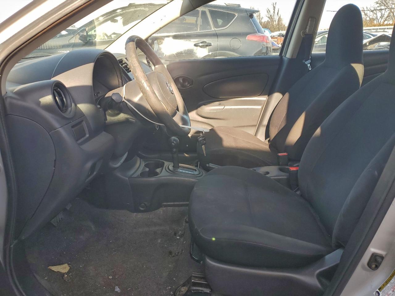 Nissan Versa S Image 8