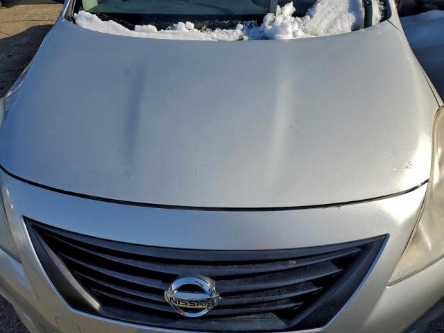 Nissan Versa S Image 11