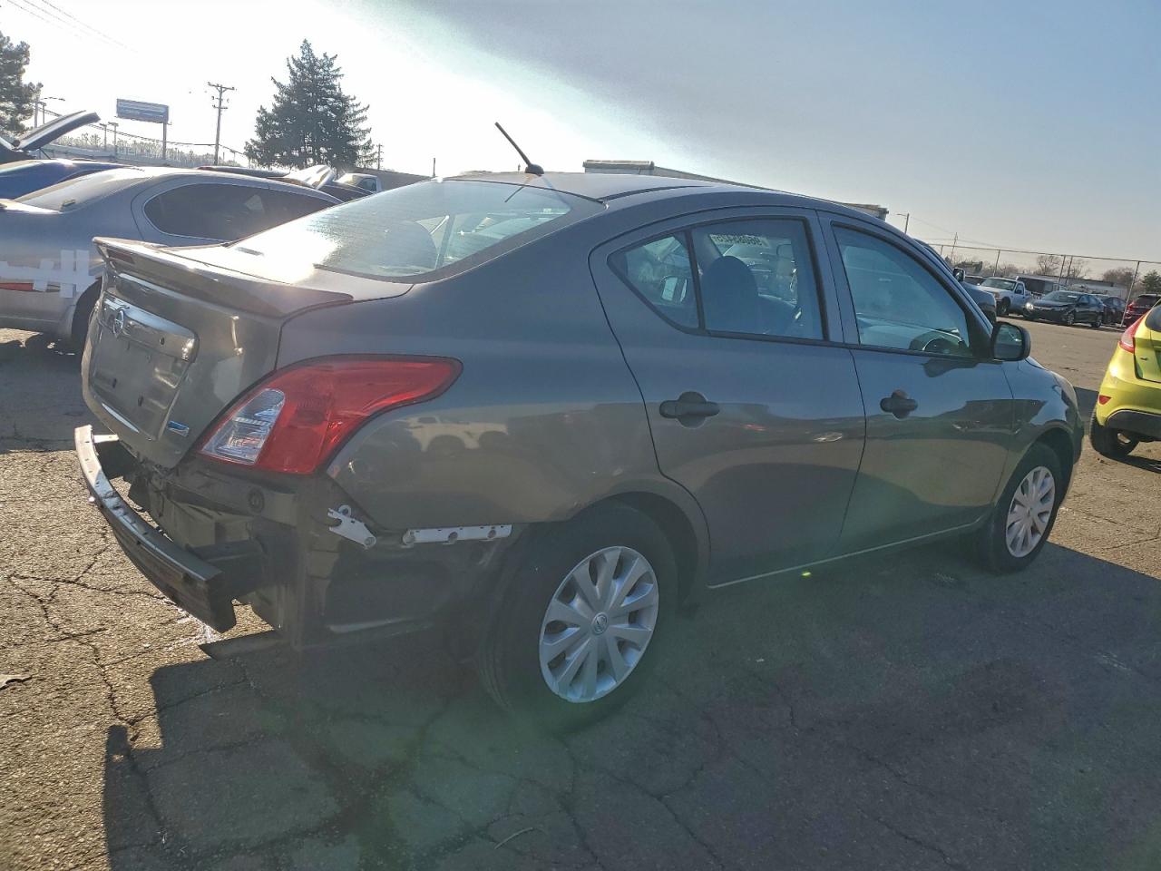 Nissan Versa S Image 6