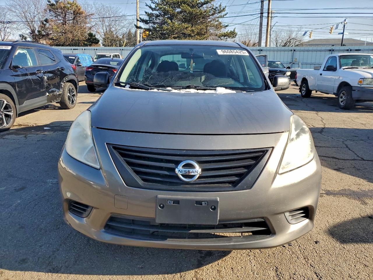 Nissan Versa S Image 8