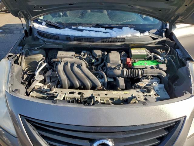 Nissan Versa S Image 9