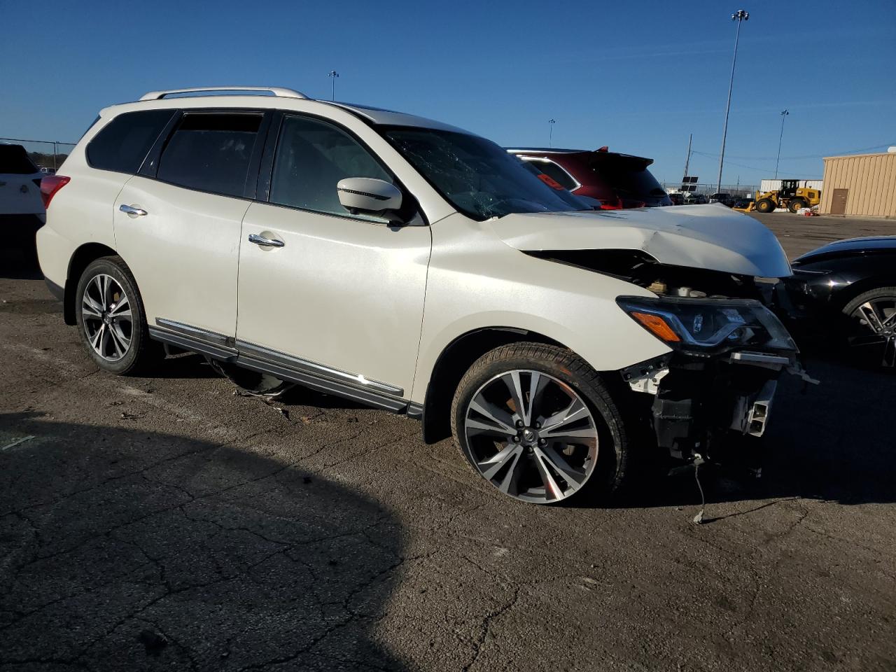 Nissan Pathfinder Platinum Image 2