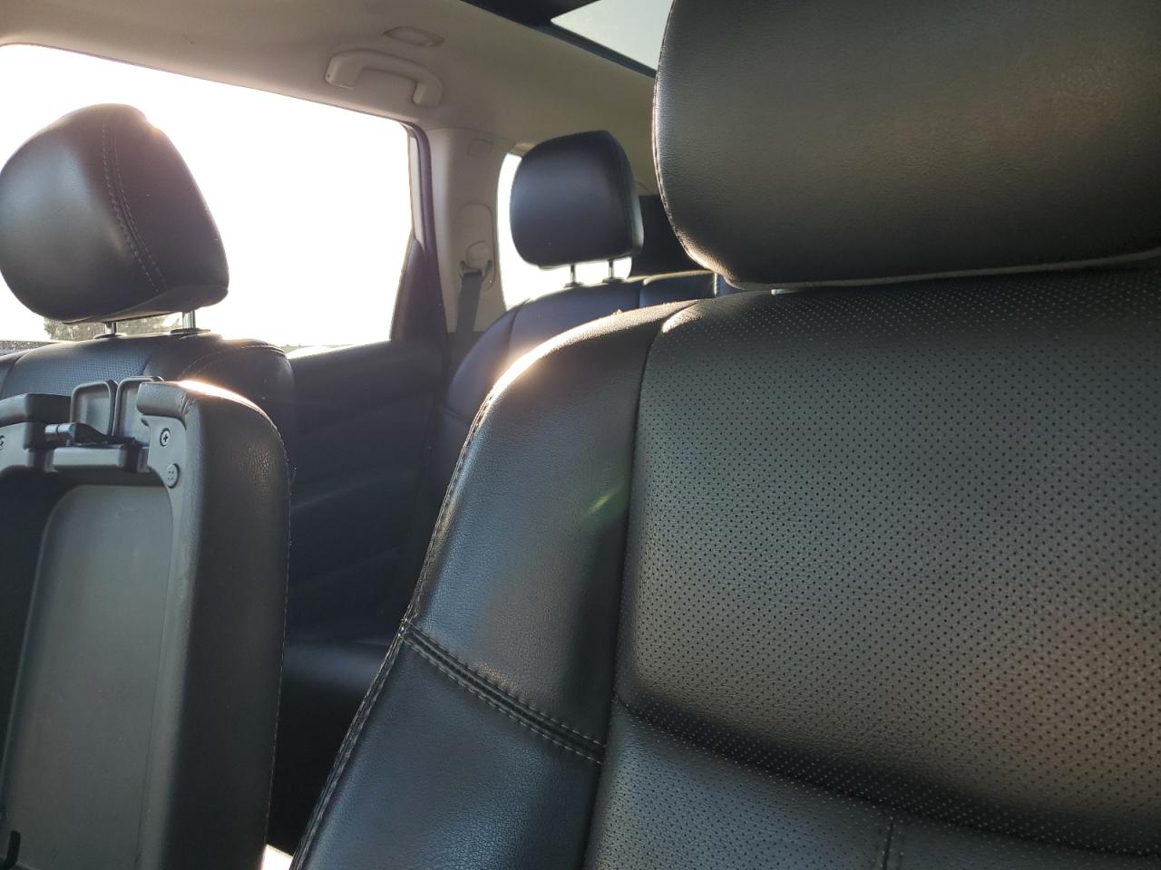 Nissan Pathfinder Platinum Image 5