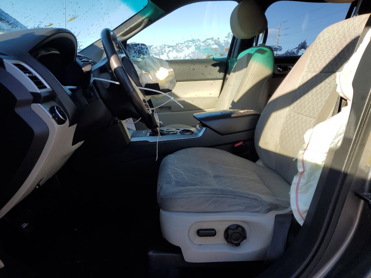 Ford Explorer Xlt Image 10