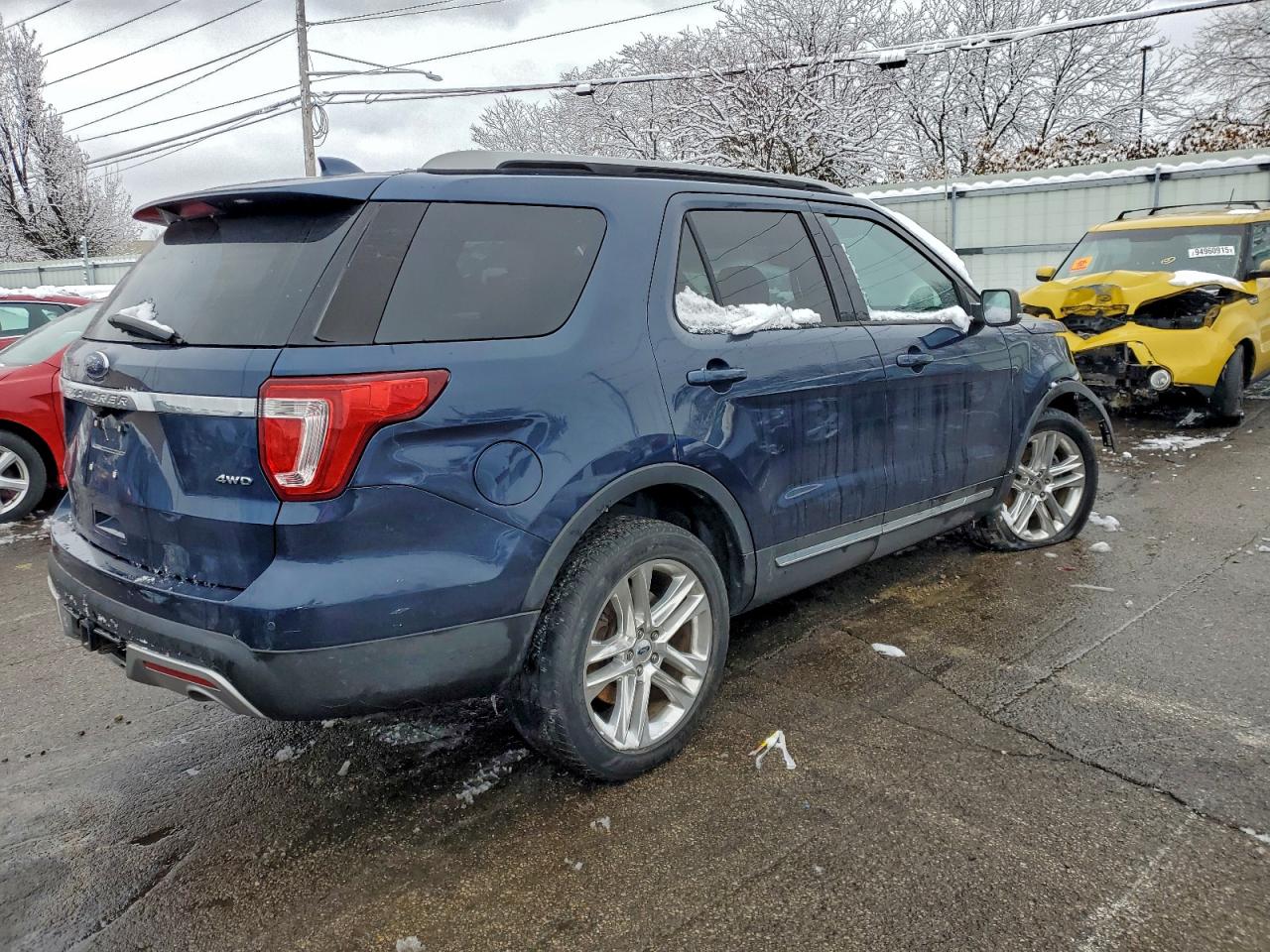 Ford Explorer Xlt Image 8