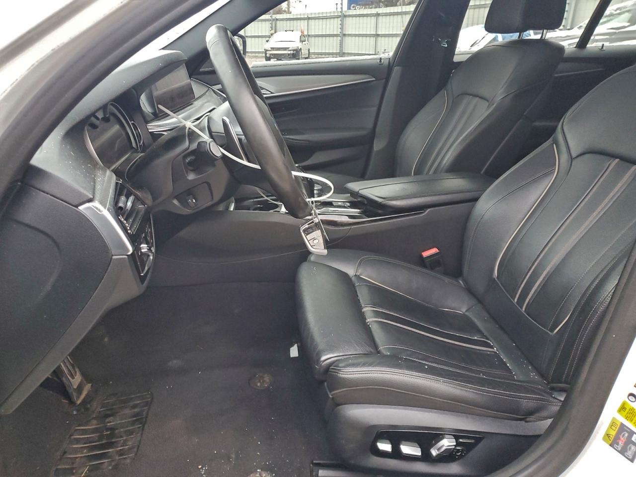 BMW 5 Series Image 8