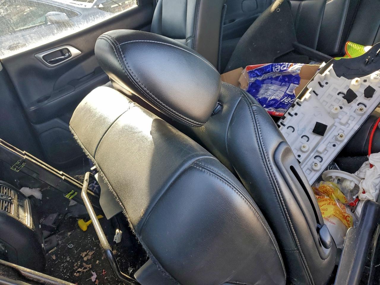 Nissan Pathfinder S Image 5