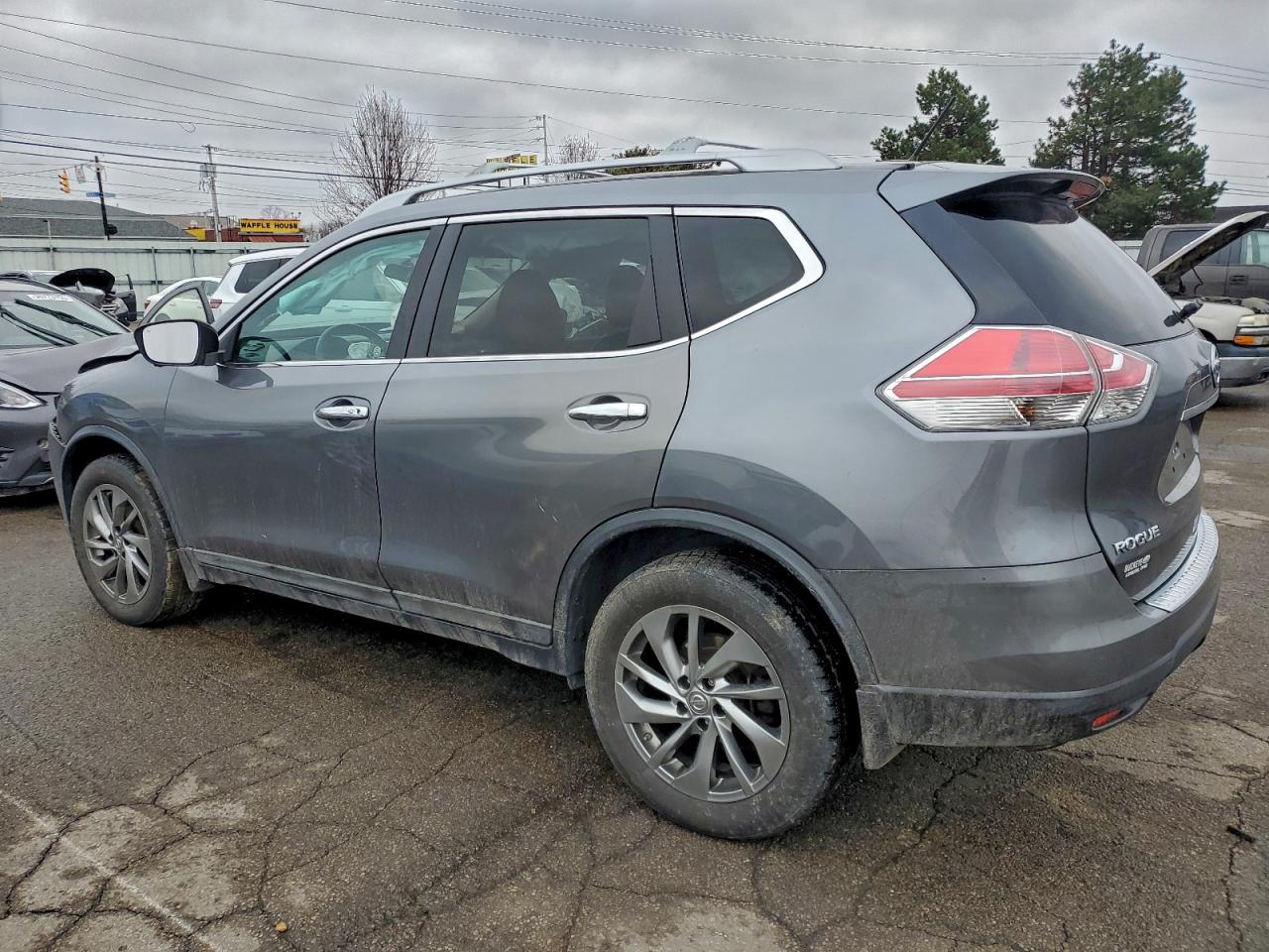 Nissan Rogue S Image 4