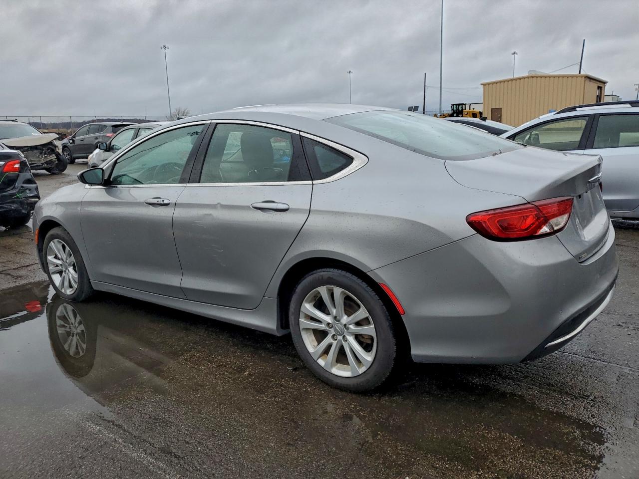 Chrysler 200 Limited Image 2