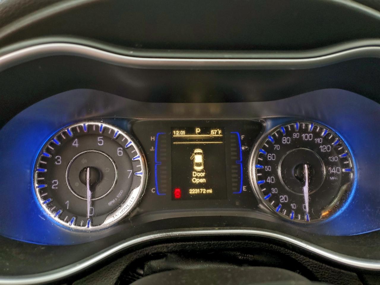 Chrysler 200 Limited Image 11