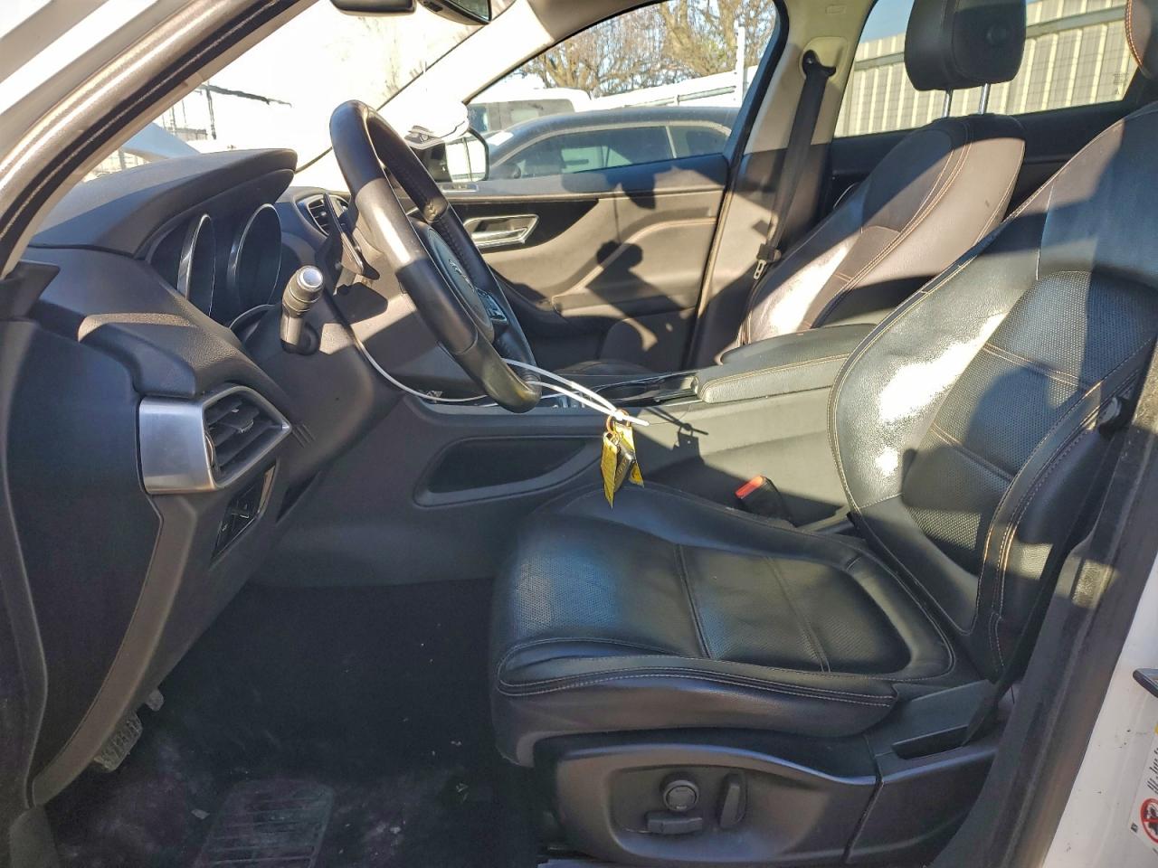 Jaguar F-PACE Prestige Image 3