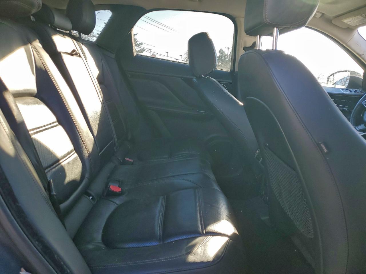 Jaguar F-PACE Prestige Image 11