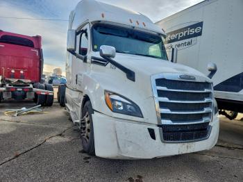  Salvage Freightliner Cascadia 1