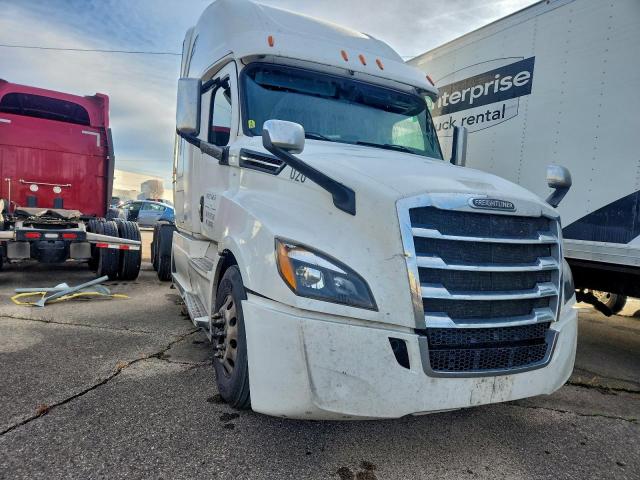  Salvage Freightliner Cascadia 1