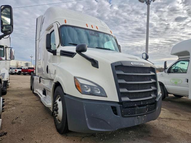  Salvage Freightliner Cascadia 1