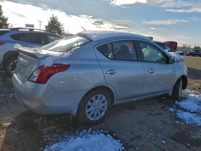 Nissan Versa S Image 5