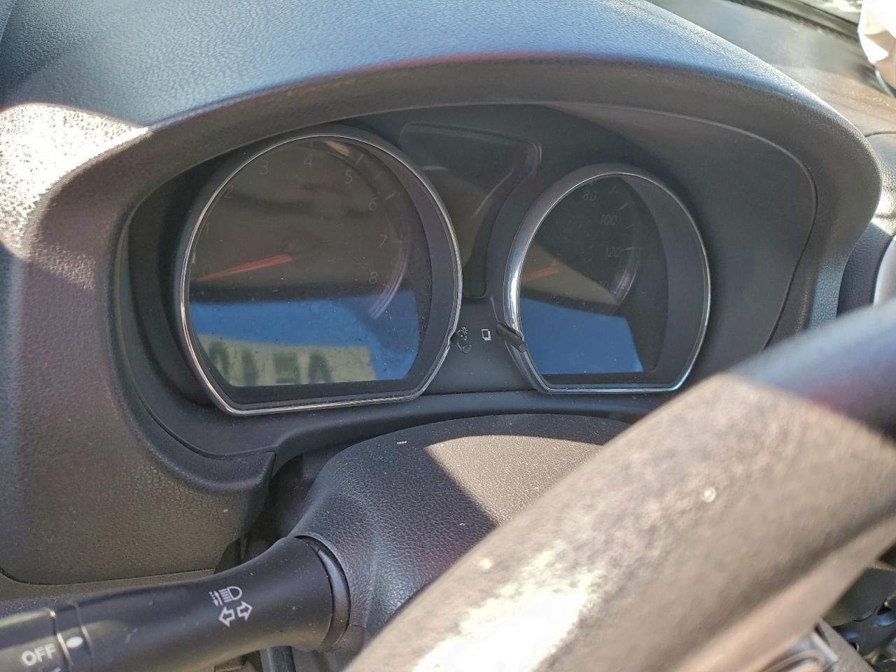 Nissan Versa S Image 6