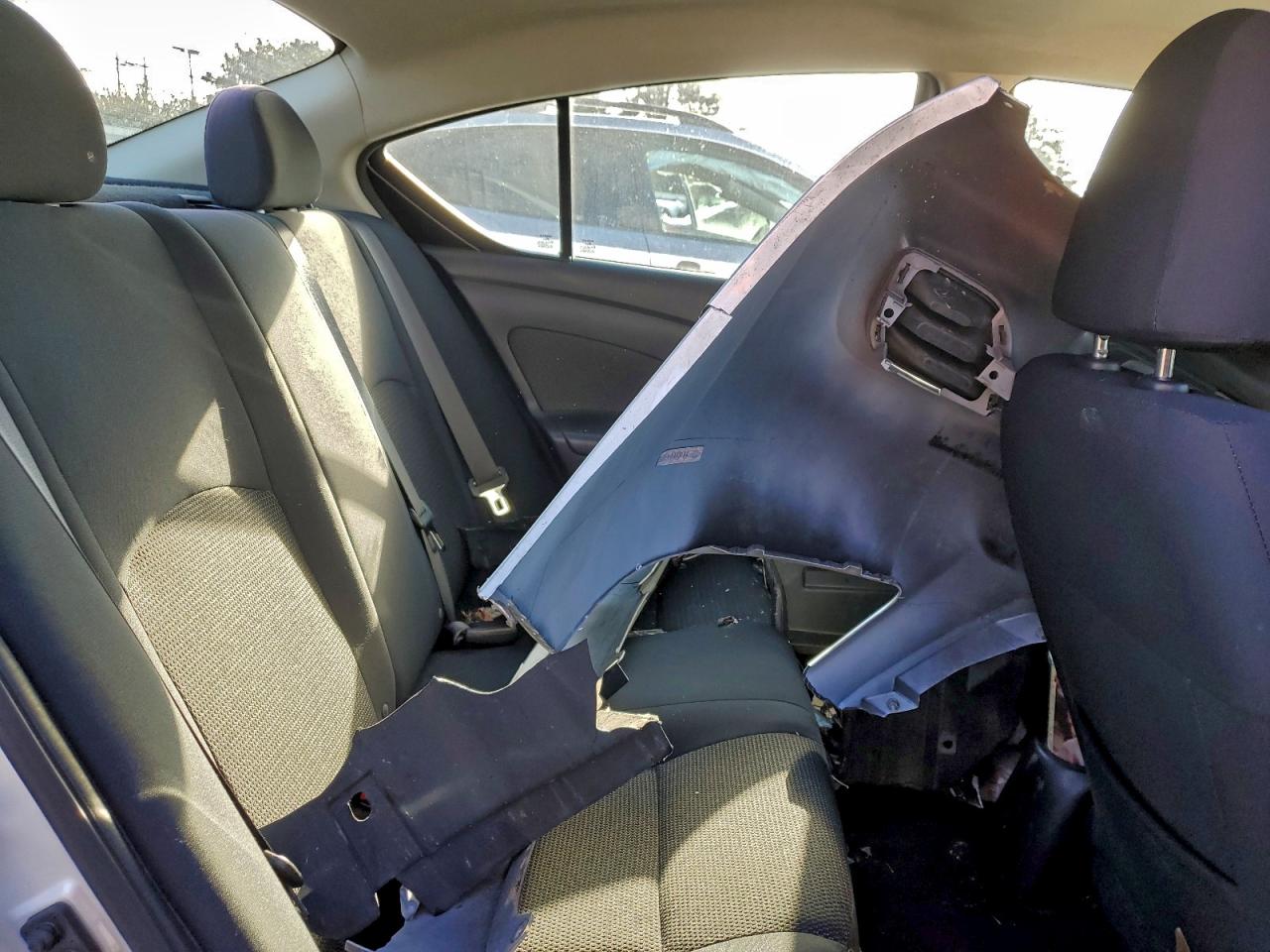 Nissan Versa S Image 7