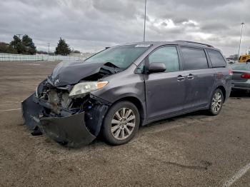  Salvage Toyota Sienna