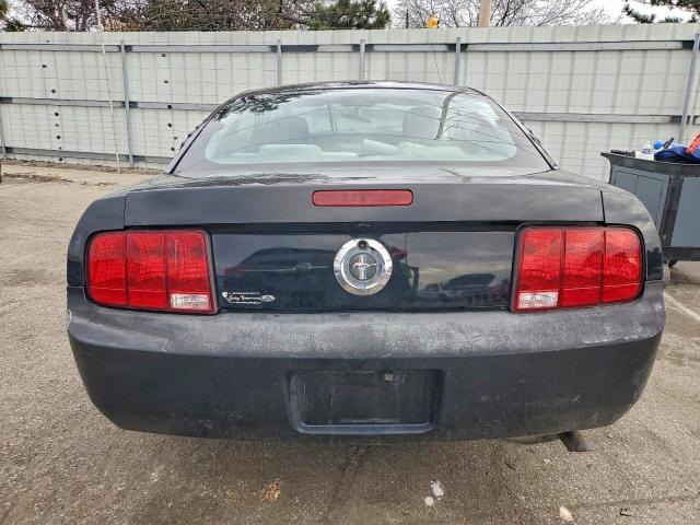 Ford Mustang Image 4