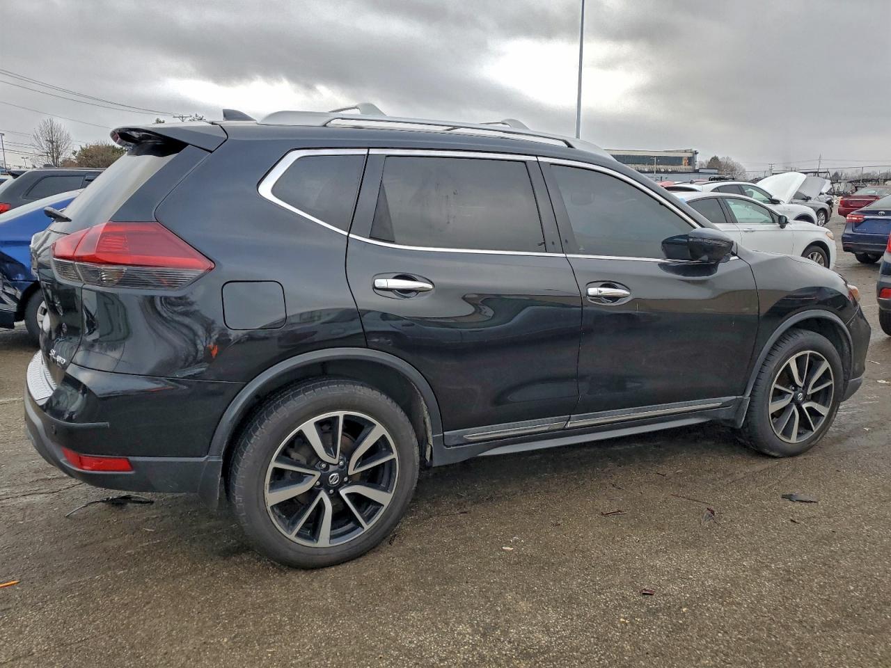 Nissan Rogue S Image 2
