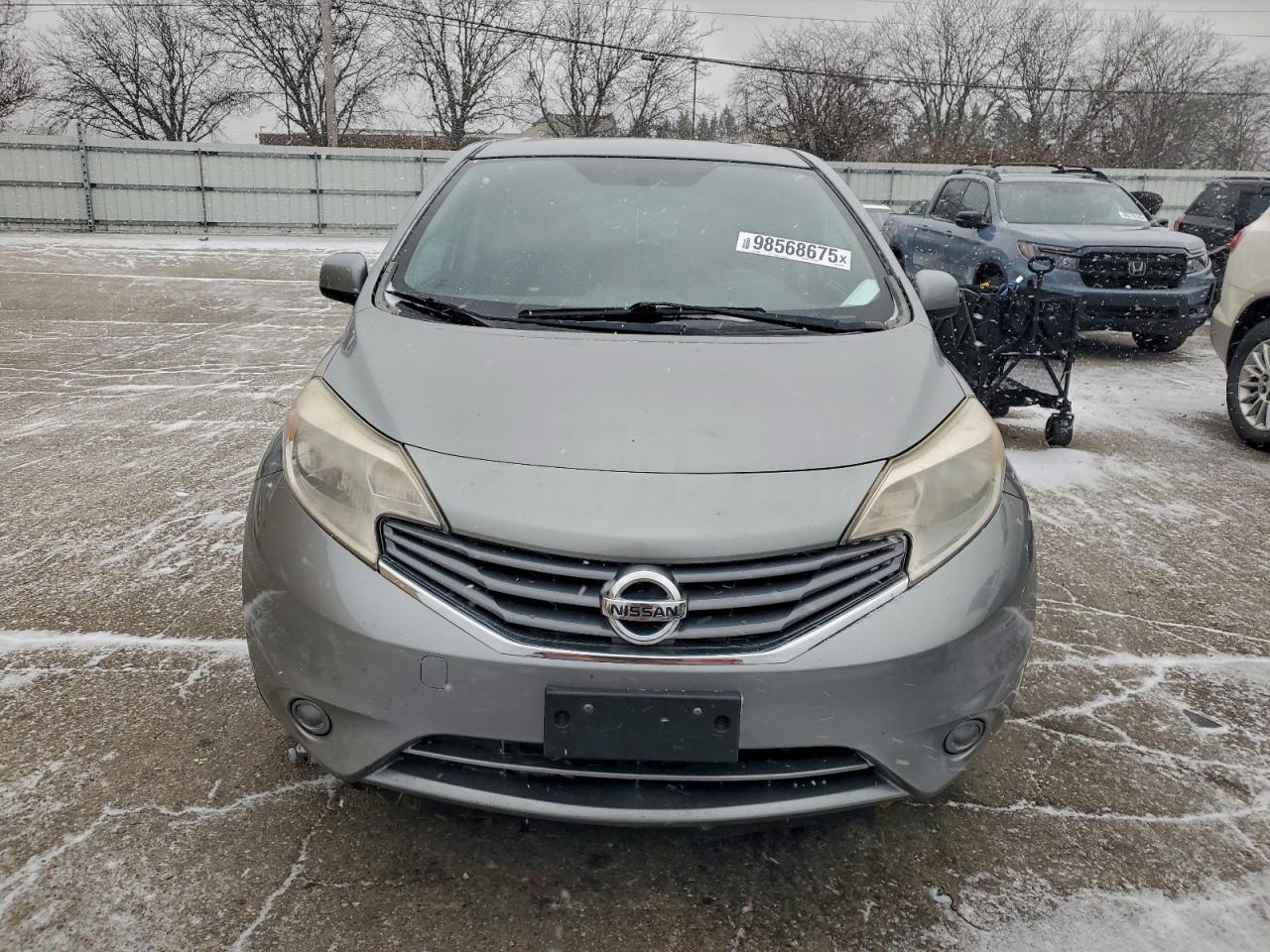 Nissan Versa S Image 6