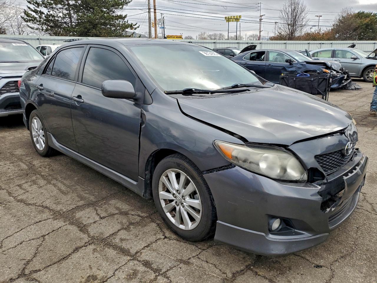 Toyota Corolla Base Image 2