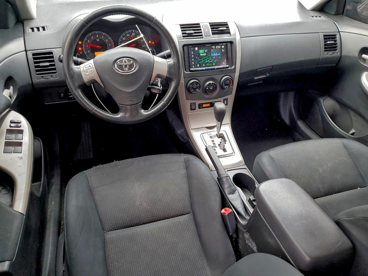 Toyota Corolla Base Image 7