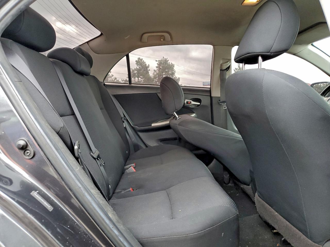 Toyota Corolla Base Image 5