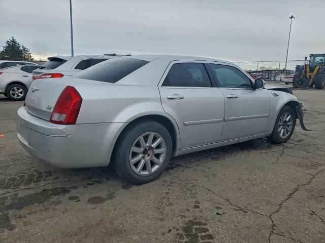 Chrysler 300 Touring Image 6