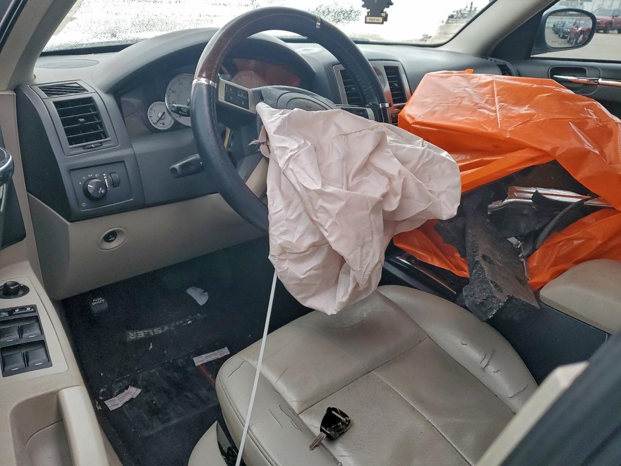 Chrysler 300 Touring Image 8